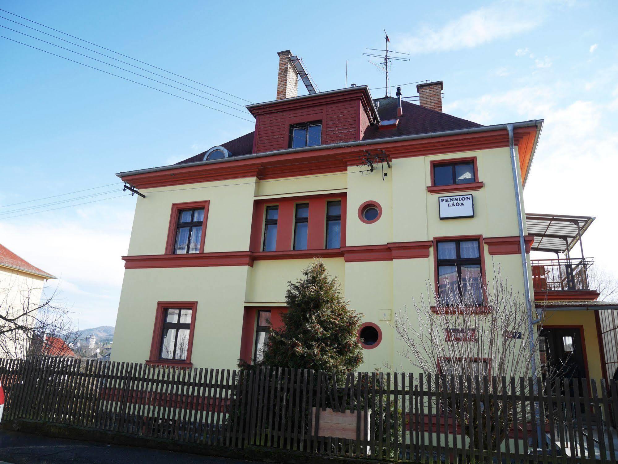 Pension Lada Karlovy Vary Esterno foto