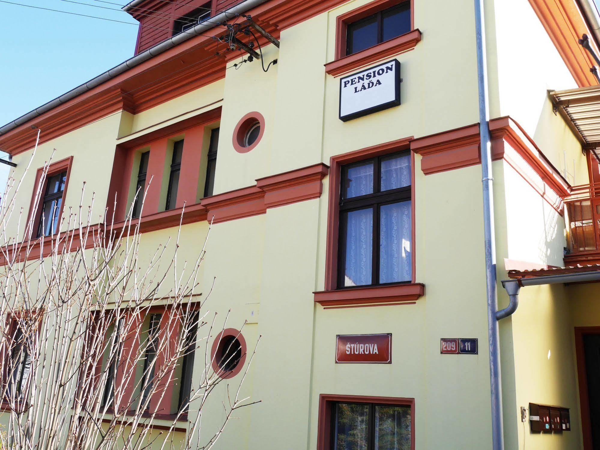 Pension Lada Karlovy Vary Esterno foto