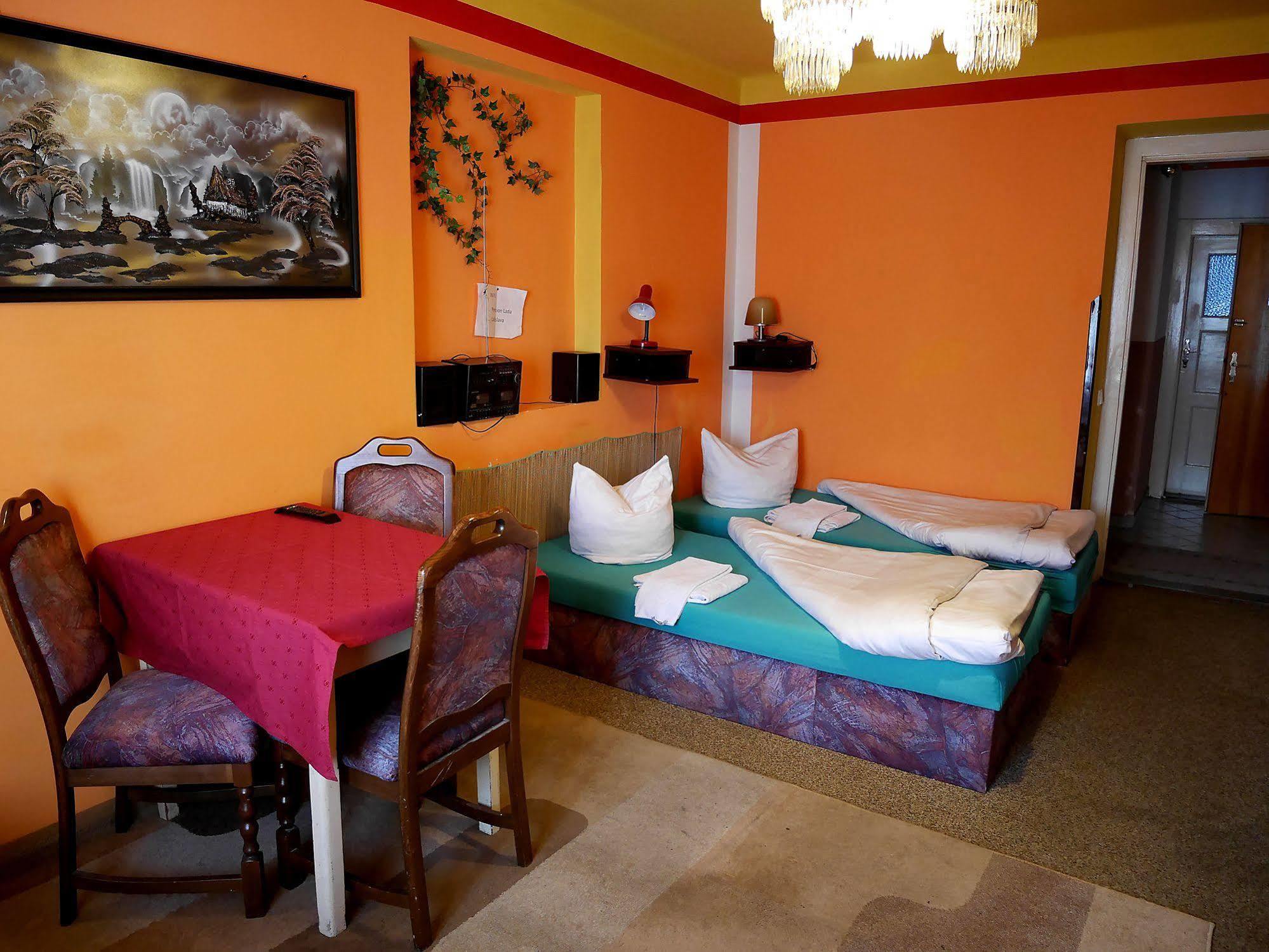 Pension Lada Karlovy Vary Esterno foto