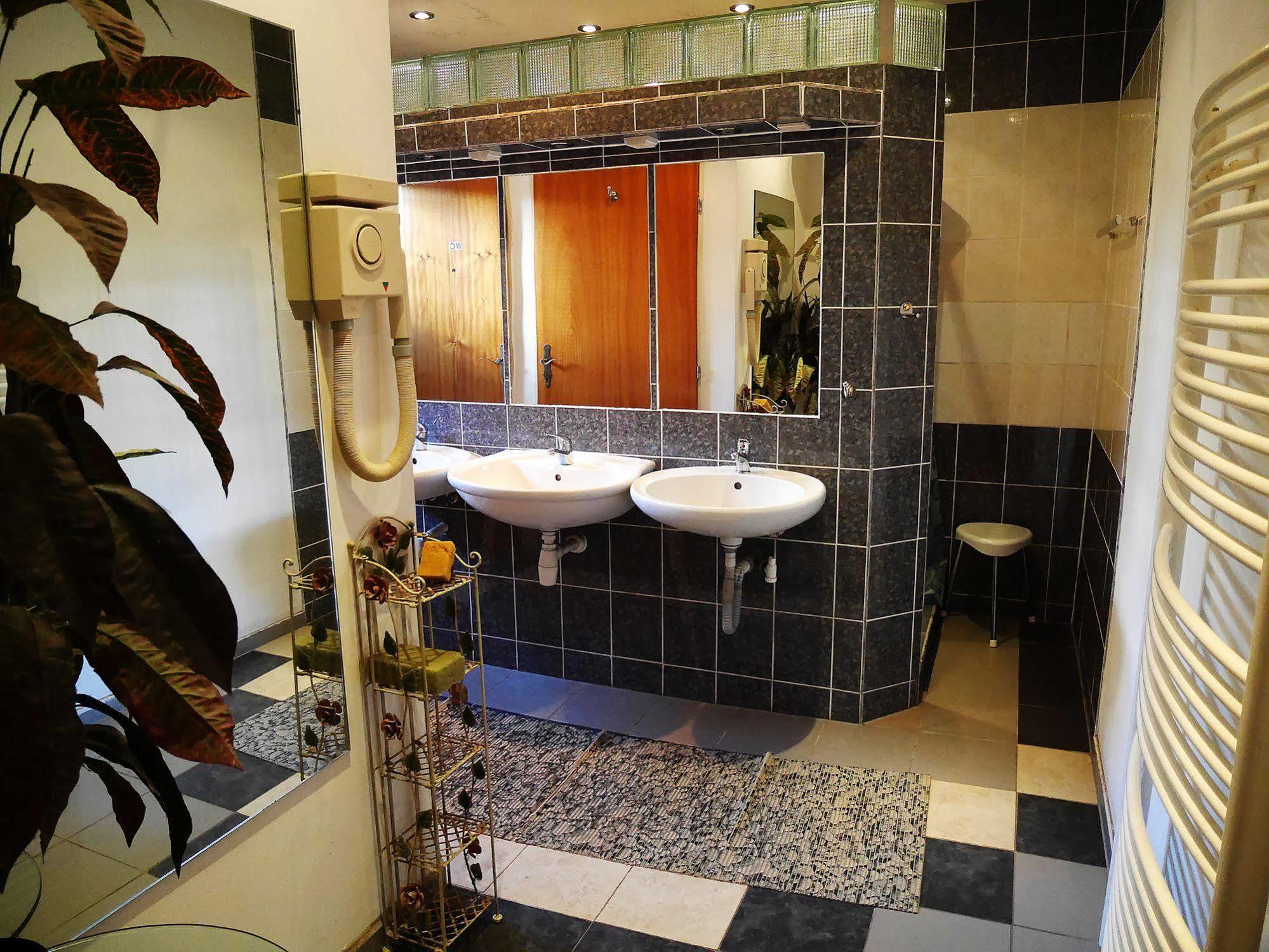 Pension Lada Karlovy Vary Esterno foto