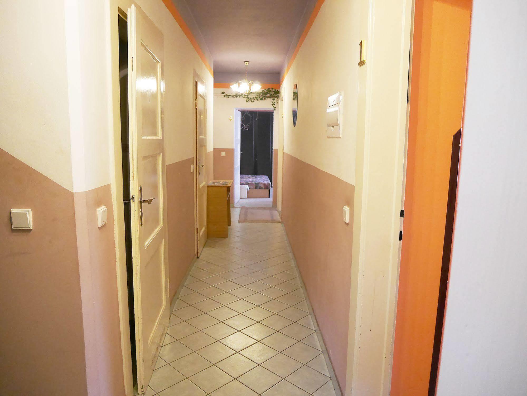 Pension Lada Karlovy Vary Esterno foto